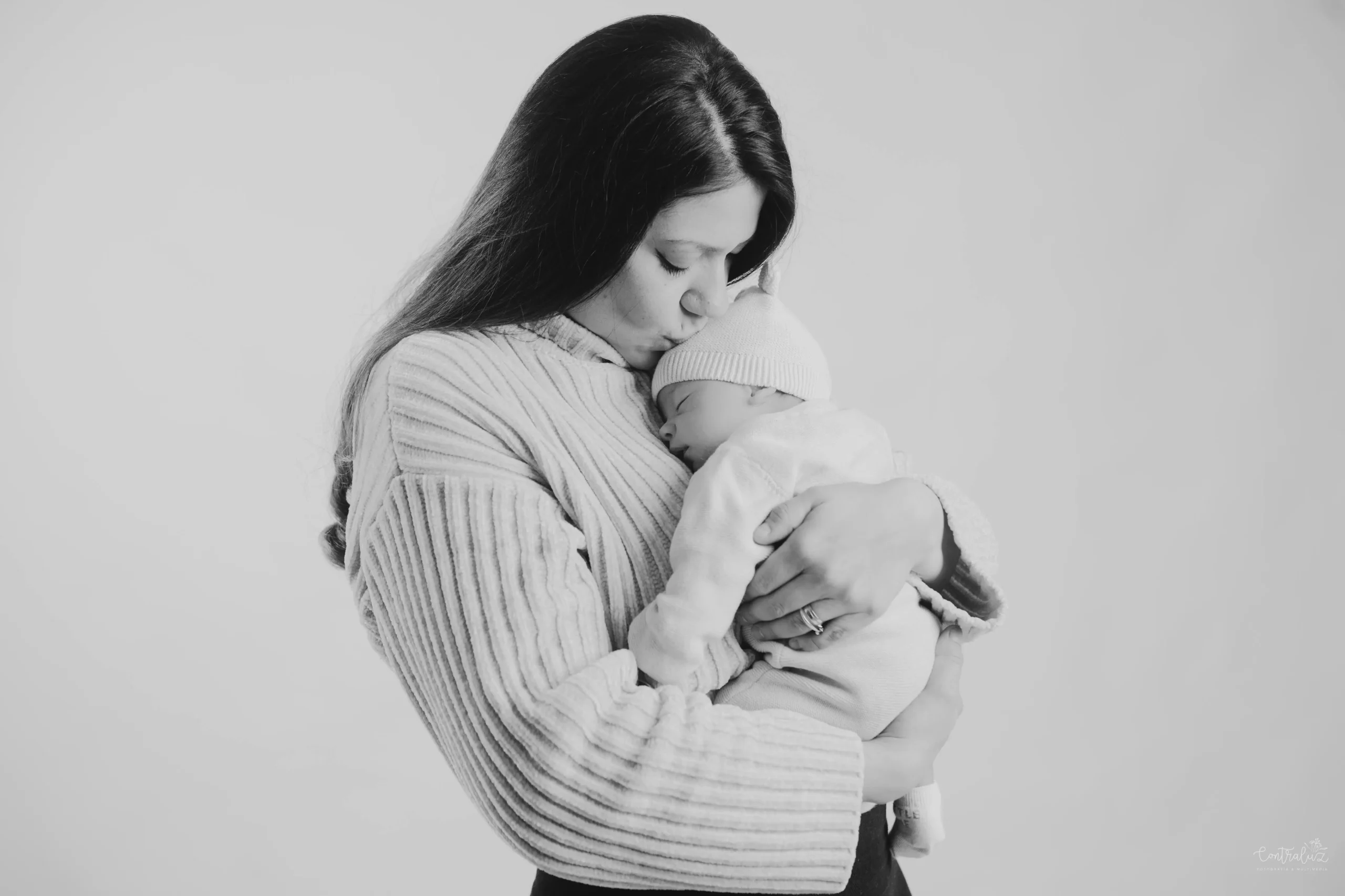 Sesión Mom&Me — mamá y bebé recién nacido, Contraluz Fotografía